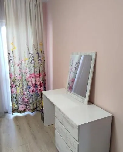 Luxury And Stylish Apartmen, Metro Station Obelya Appartement *